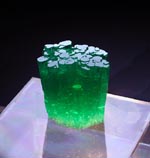 Smeraldo, bel cecione di 443 carati
